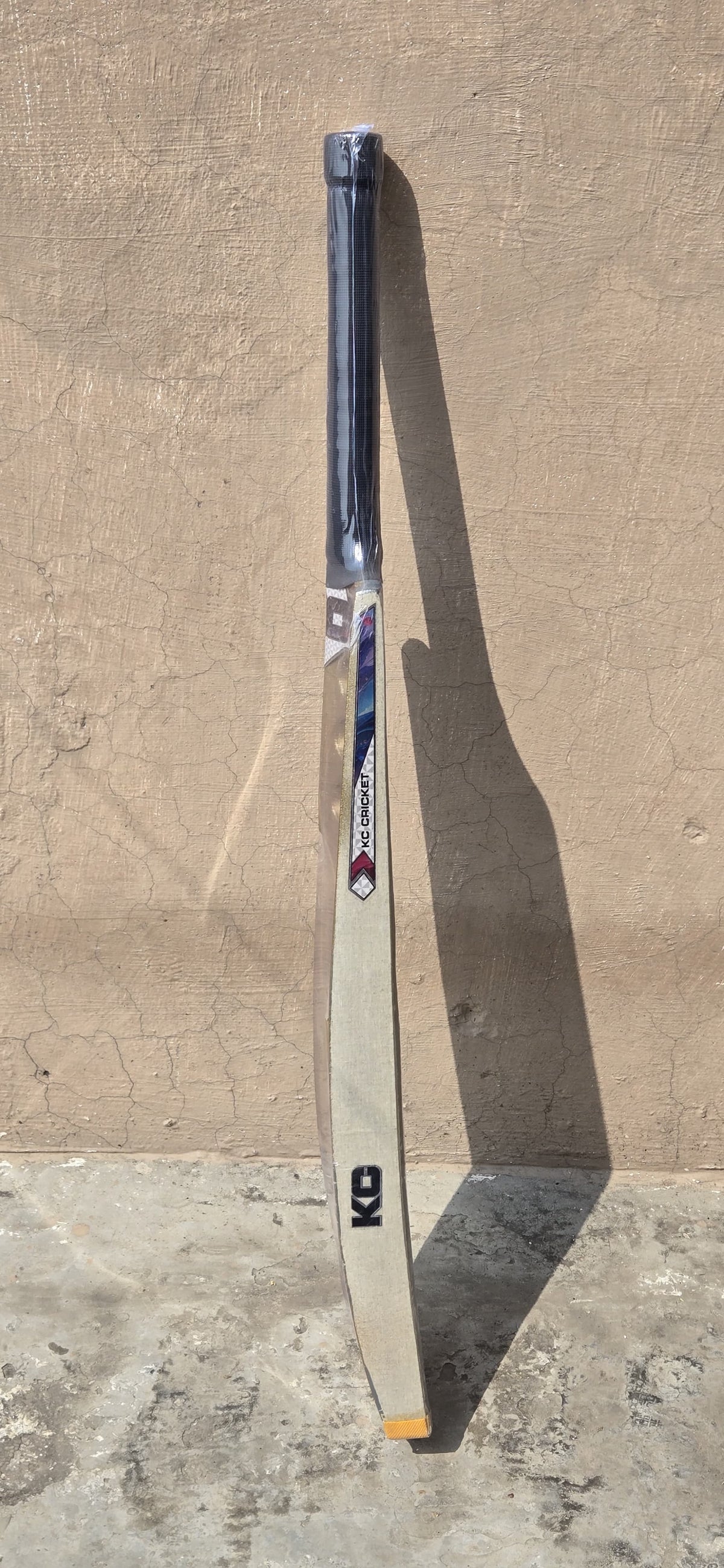 Detail view of the KC gold scoop cricket bat