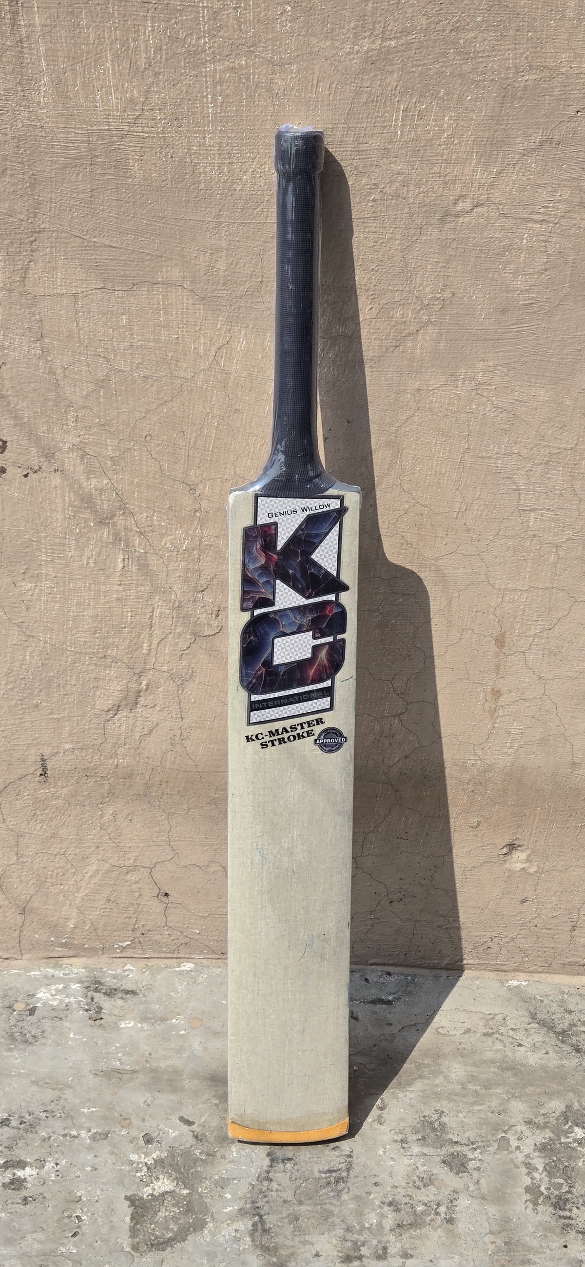 Additional angle of the KC gold scoop cricket bat