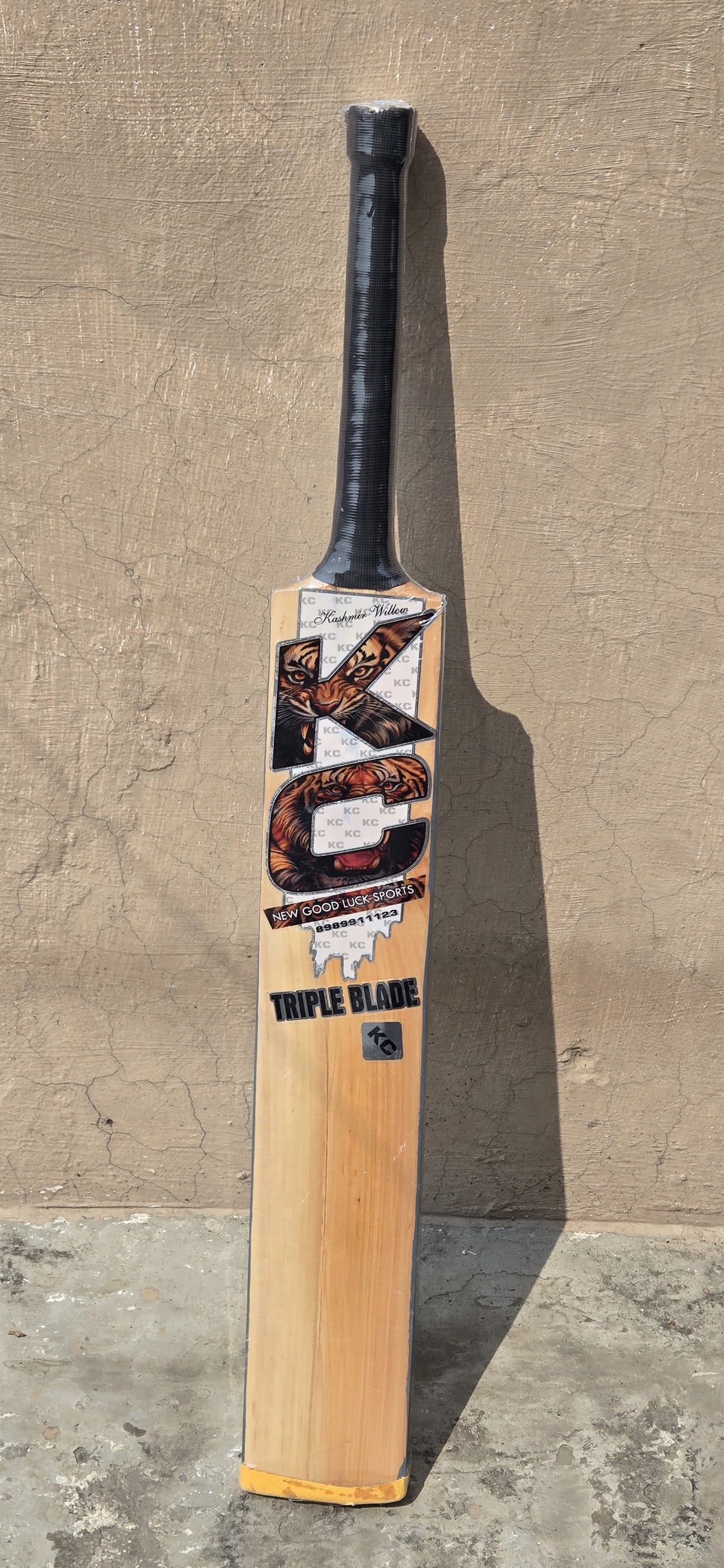 Close-up product view of the No Mercy KC Destroyer scoop cricket bat