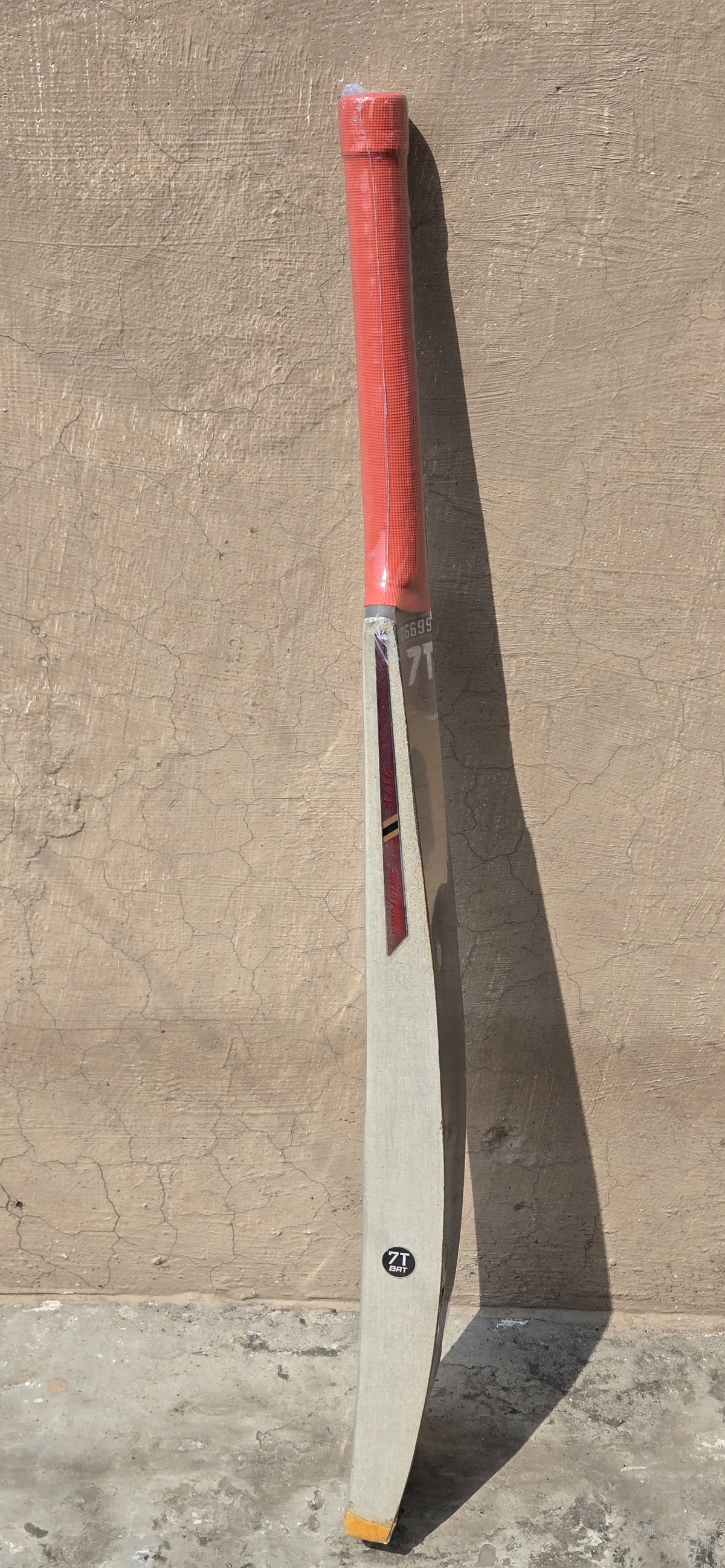 Detail view of the 7T 7T Million gold scoop cricket bat